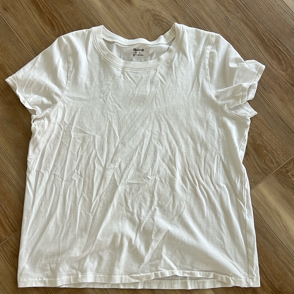 White madewell tshrit